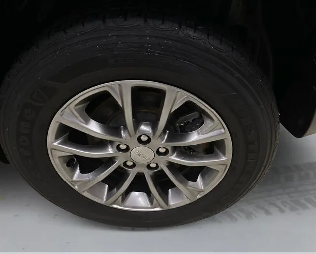 Jeep Cherokee photo 18