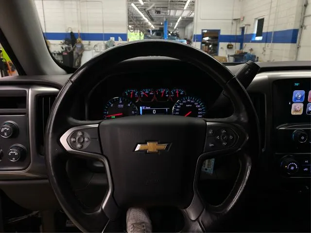 Chevrolet Silverado photo 22