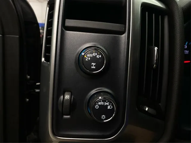 Chevrolet Silverado photo 23