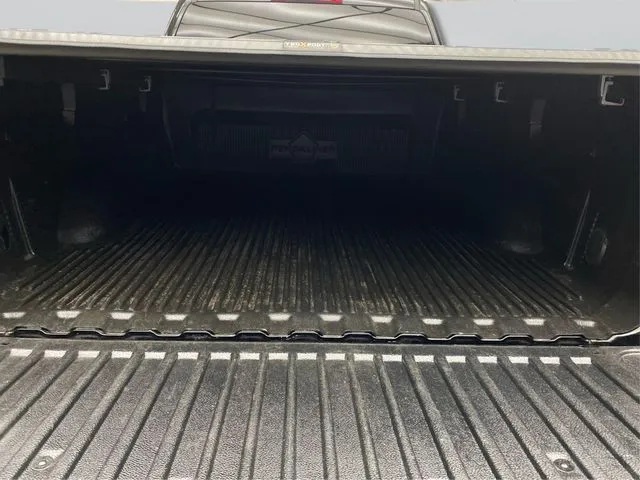 Chevrolet Silverado photo 14