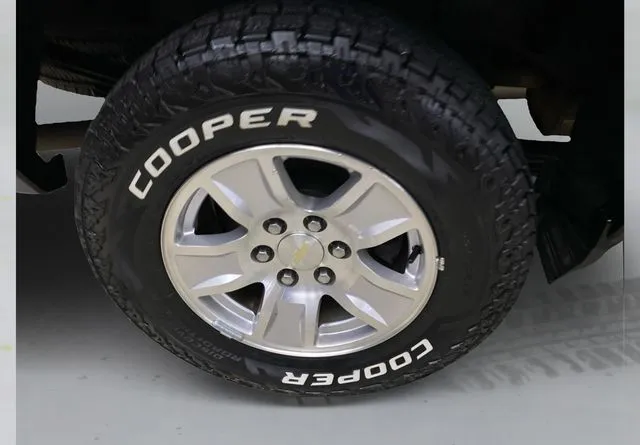 Chevrolet Silverado photo 17