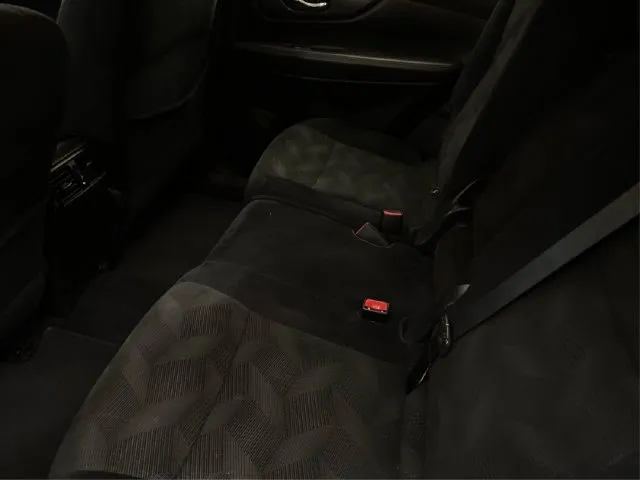 Nissan Rogue photo 11