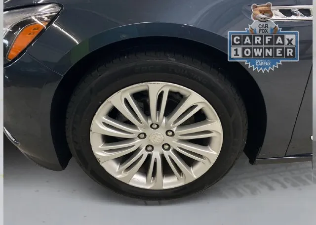 Buick LaCrosse photo 19