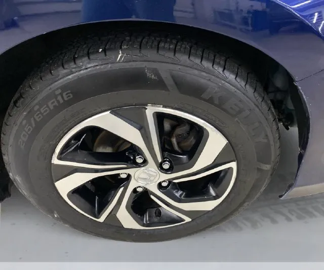 Honda Accord photo 16