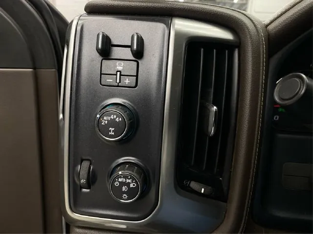 Chevrolet Silverado photo 23