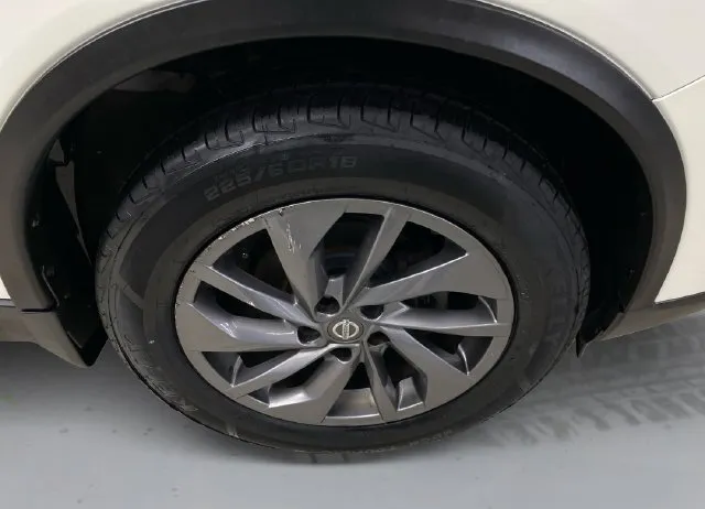 Nissan Rogue photo 17