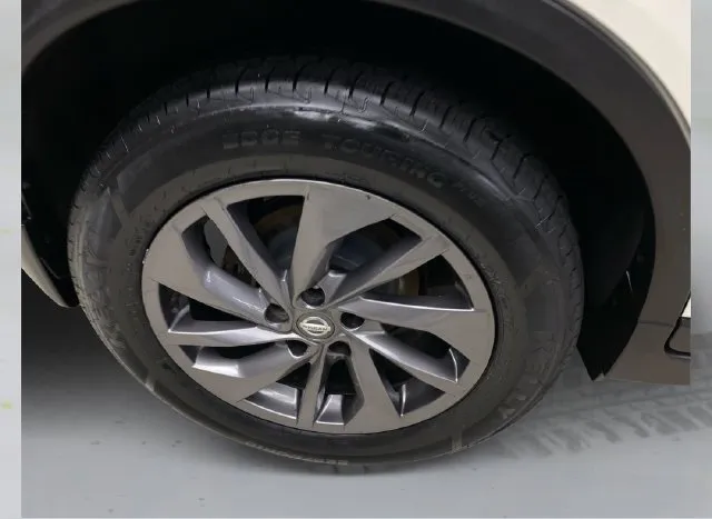 Nissan Rogue photo 18