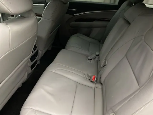 Acura MDX photo 11