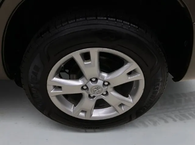 Toyota RAV4 photo 18