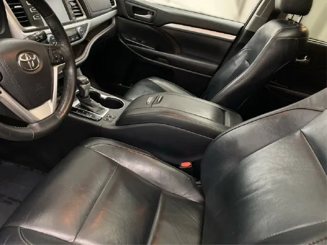 Toyota Highlander photo 10