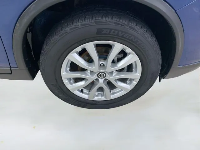2020 Nissan Rogue SV photo 4