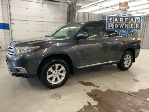 Gray 2013 Toyota Highlander Base Plus V6 for sale in New Hope, MN