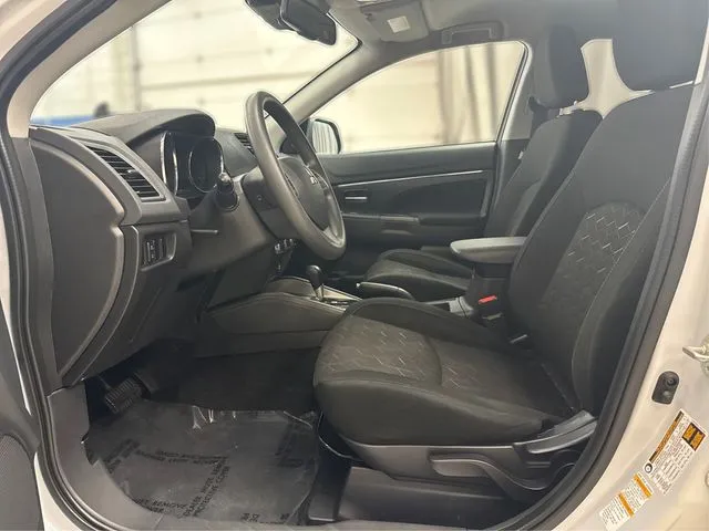 2022 Mitsubishi Outlander Sport ES photo 2