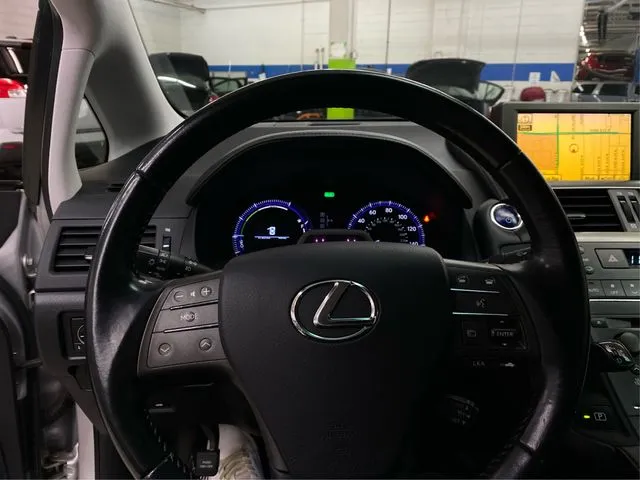 Lexus HS photo 23