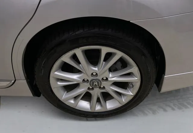 Lexus HS photo 19