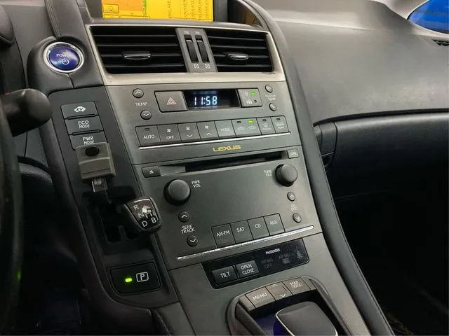 Lexus HS photo 33