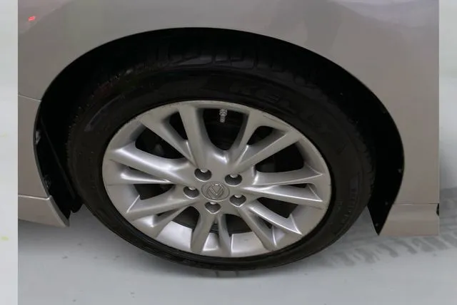 Lexus HS photo 20