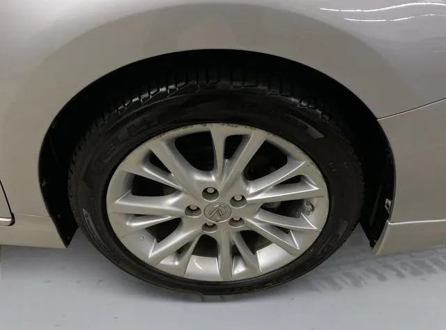 Lexus HS photo 17