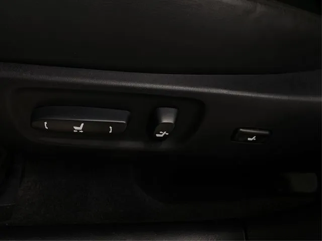Lexus HS photo 25
