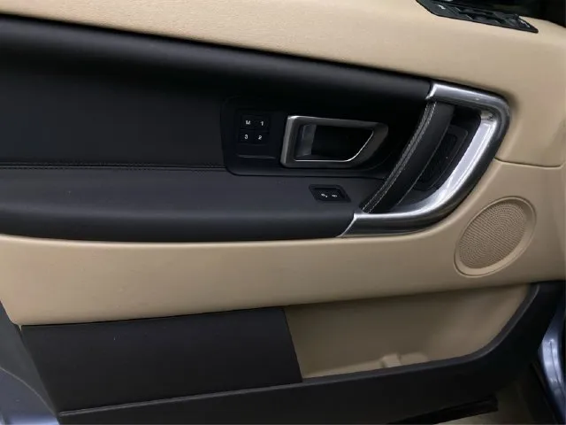 Land Rover Discovery Sport photo 26