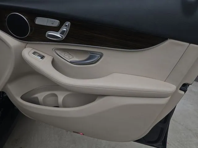 Mercedes-Benz GLC photo 28