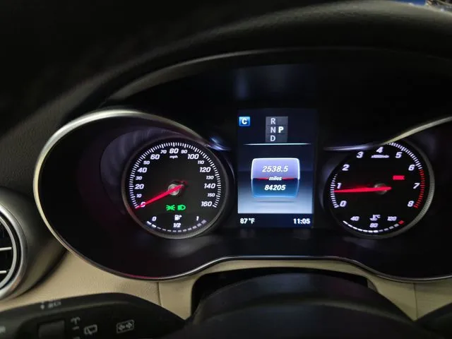 Mercedes-Benz GLC photo 22