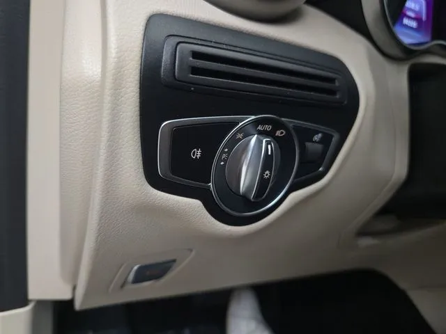 Mercedes-Benz GLC photo 24