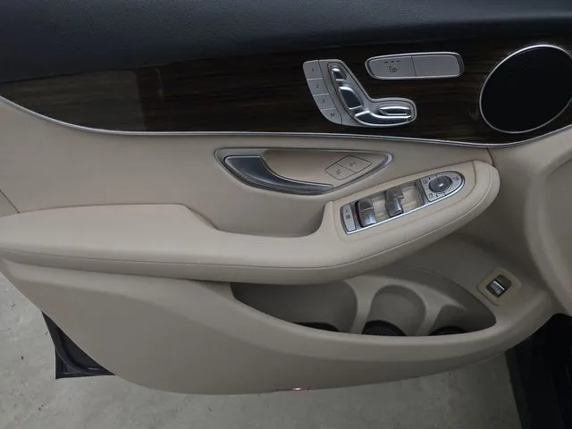 Mercedes-Benz GLC photo 26