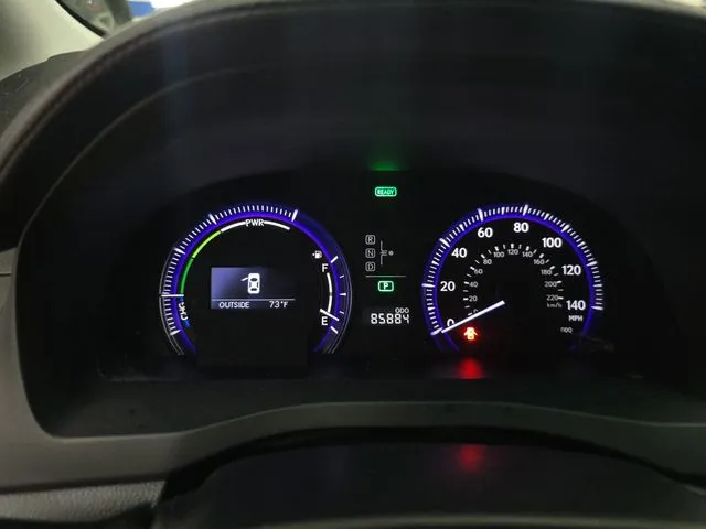 Lexus HS photo 22