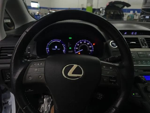 Lexus HS photo 23