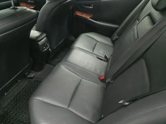 Lexus HS photo 11