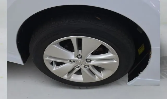 Lexus HS photo 17