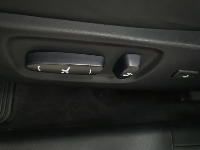 Lexus HS photo 25