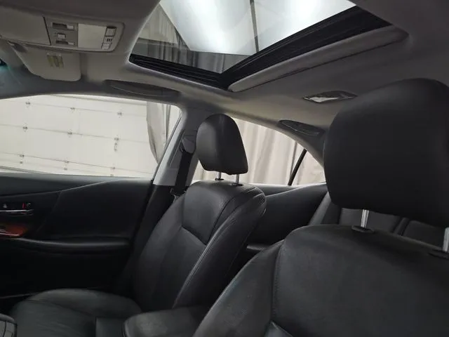 Lexus HS photo 26
