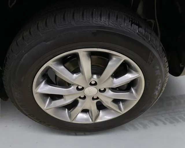 Jeep Cherokee photo 18