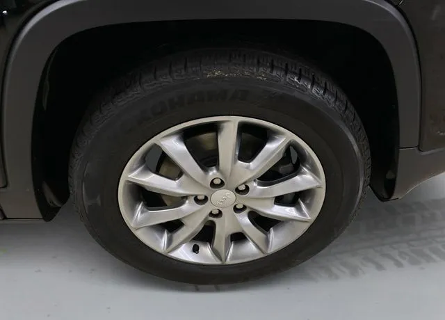Jeep Cherokee photo 16