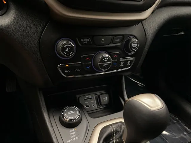 Jeep Cherokee photo 31