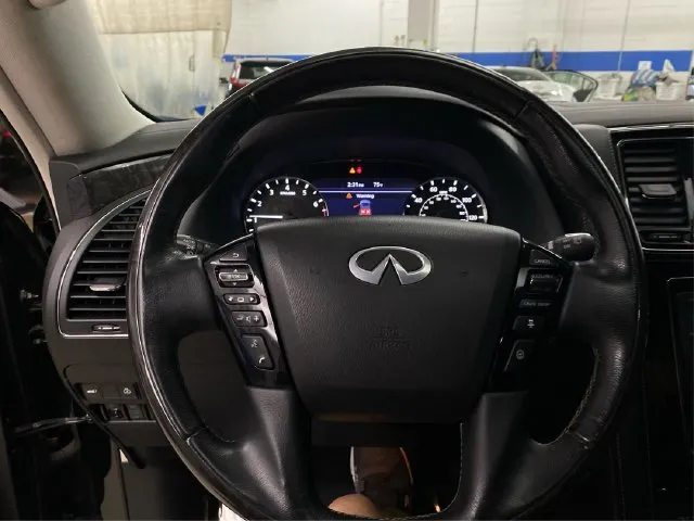 Infiniti QX80 photo 23