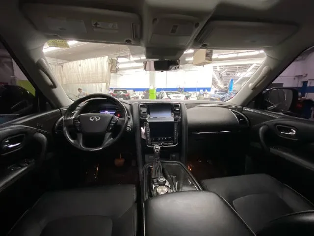 Infiniti QX80 photo 29