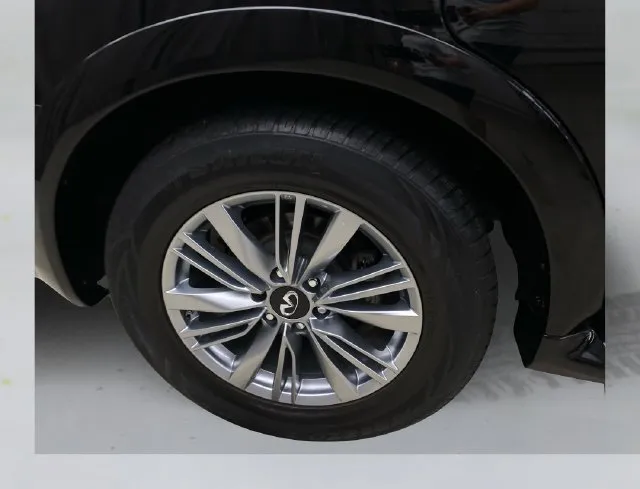 Infiniti QX80 photo 18