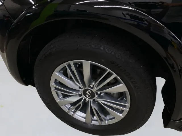 Infiniti QX80 photo 20