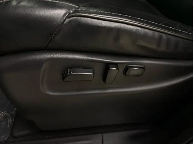 Infiniti QX80 photo 25