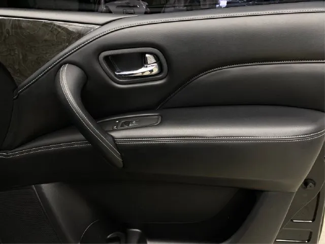 Infiniti QX80 photo 28