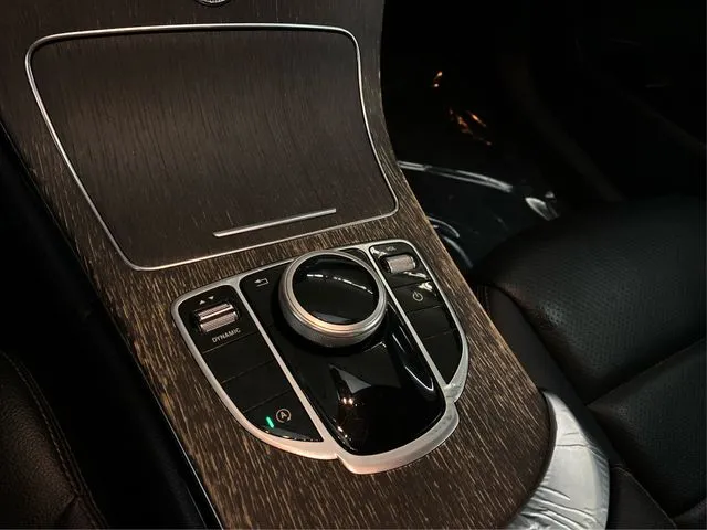 Mercedes-Benz C-Class photo 33