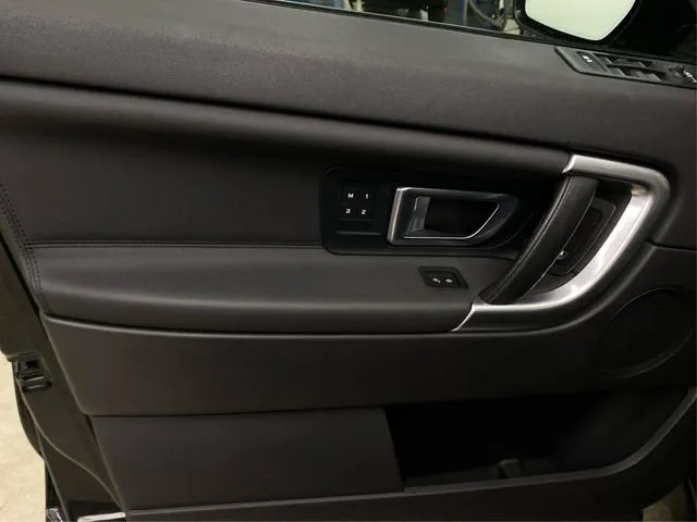 Land Rover Discovery Sport photo 26