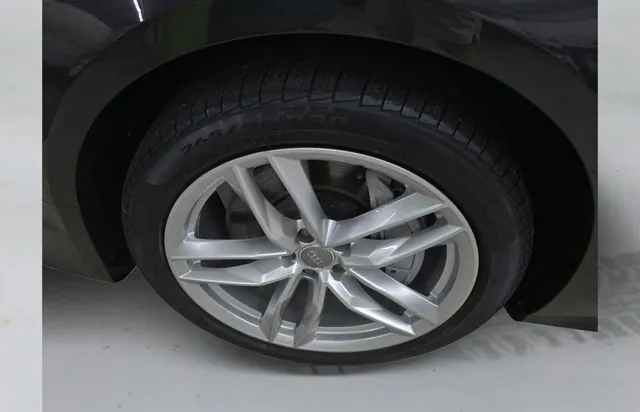 Audi A8 photo 20