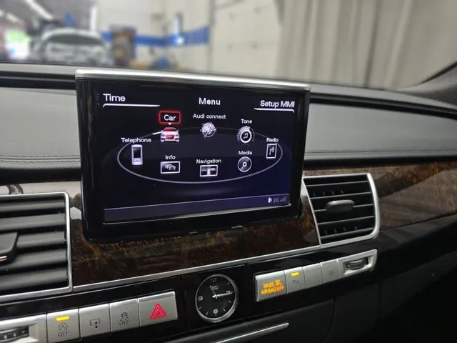 Audi A8 photo 31