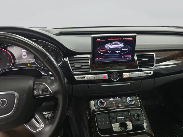 Audi A8 photo 30