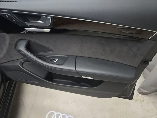 Audi A8 photo 28
