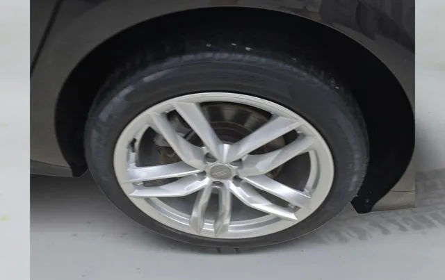 Audi A8 photo 19